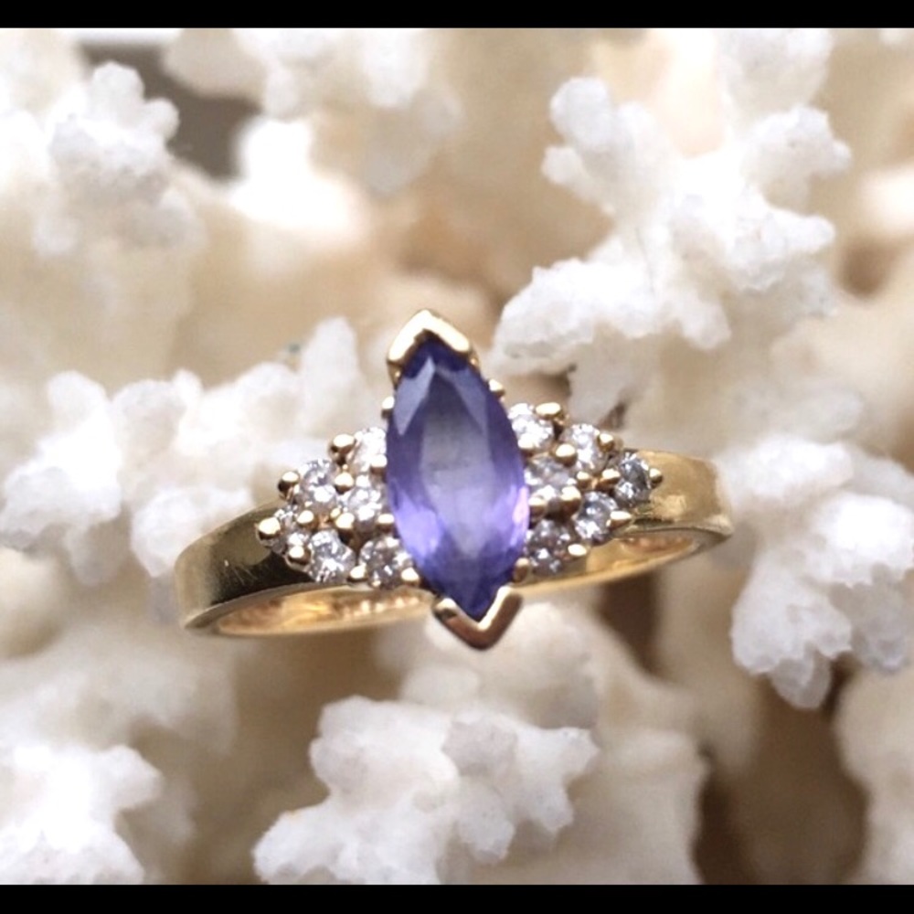 14K gold ring with amethyst & diamonds